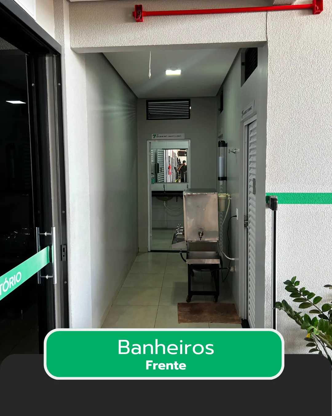 Corredor dos Banheiros - Acesso organizado